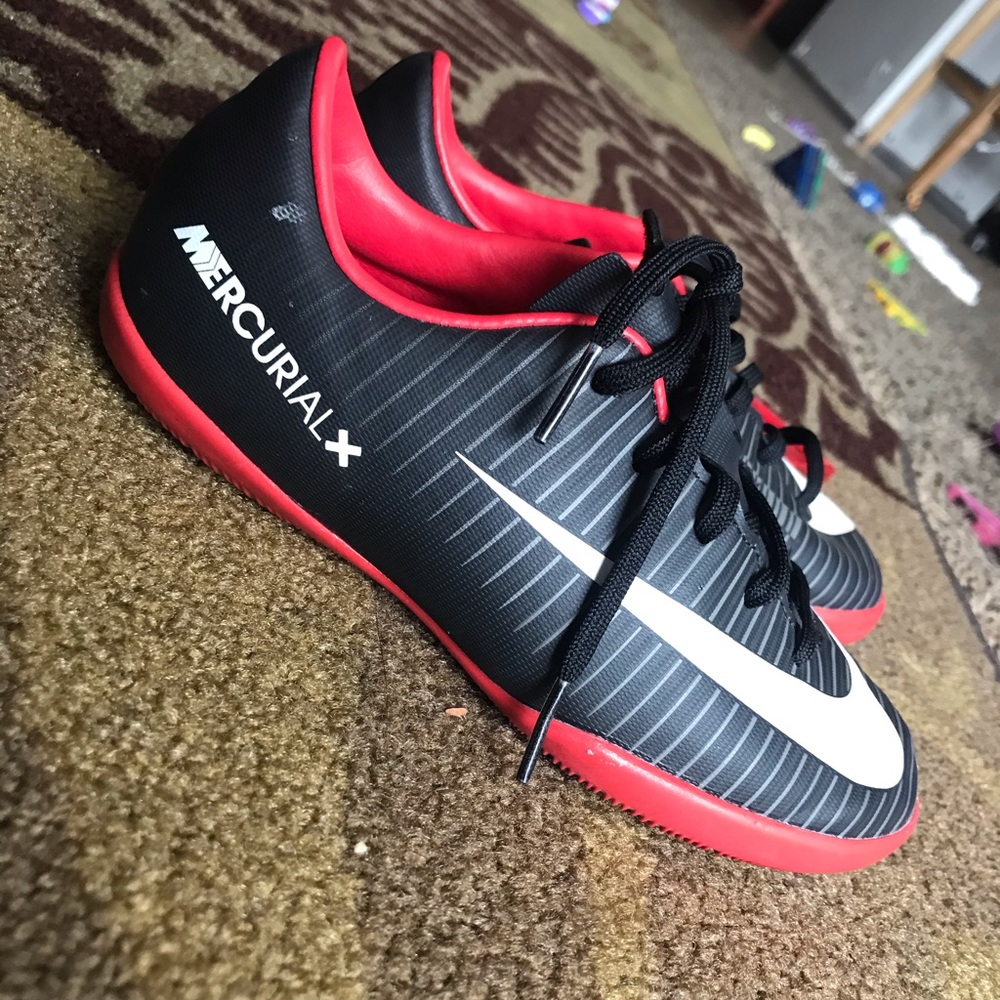 Kids Nike mercurial indoor soccer shoes
